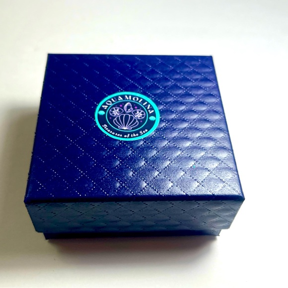 Handcrafted Shell Hair Clip - Picture 3 of 5